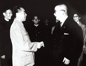 周恩来と松の握手の握手