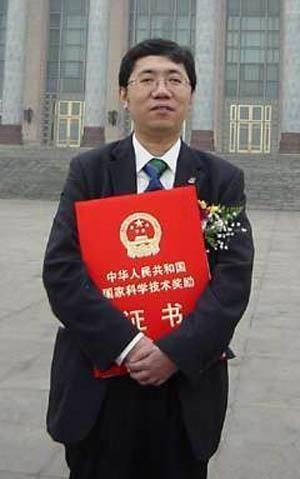 支志明の自然科学一等賞の受賞写真
