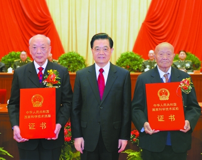師昌緒の-国家最高科学技術賞受賞写真