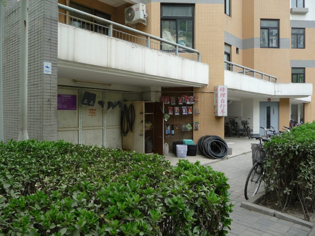 清華大学内の自転車屋の写真