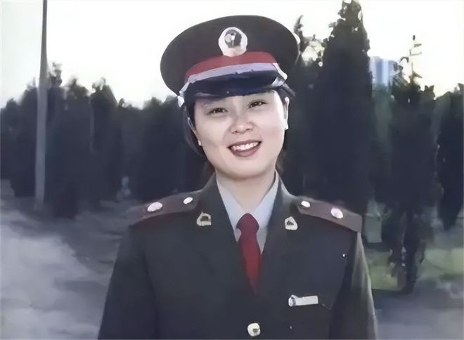 軍服姿の陳薇の写真